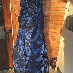 Gorgeous dark blue formal gown